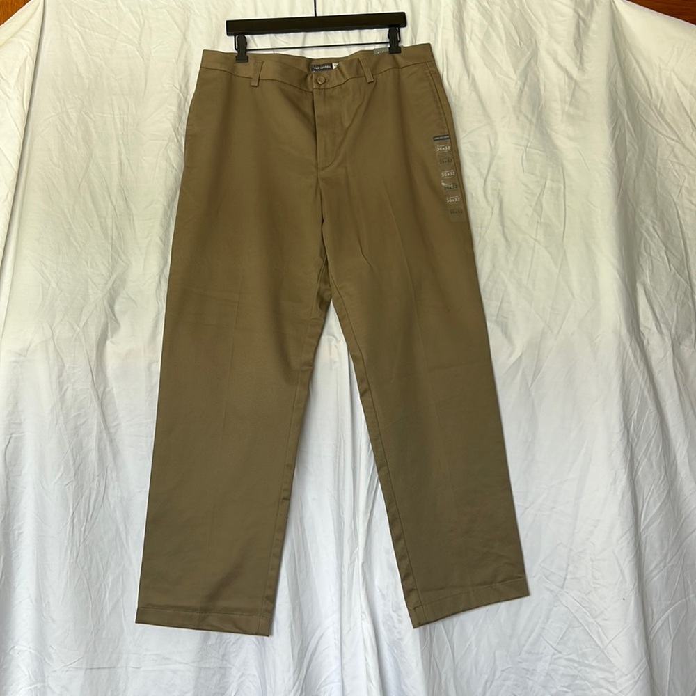 NWT Van Heusen Classic Fit Flat Front Tan Khaki Pants 36x32